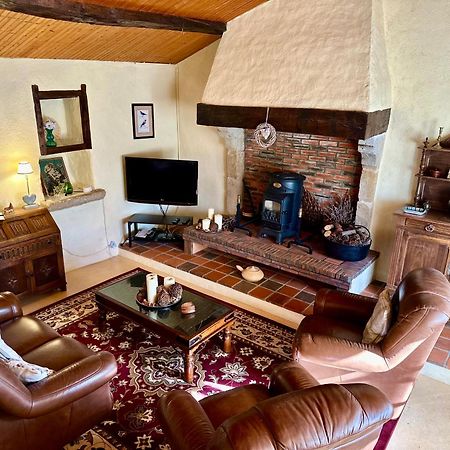 Villa A Bois Mort à Gourgé Extérieur photo