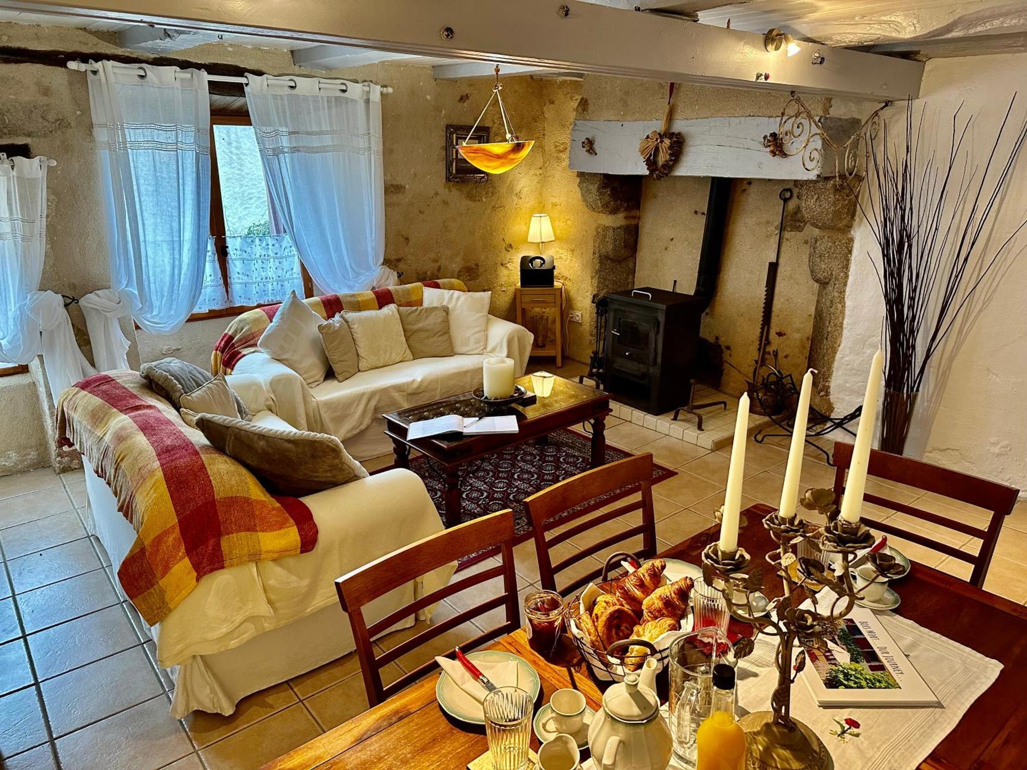 Villa A Bois Mort à Gourgé Extérieur photo
