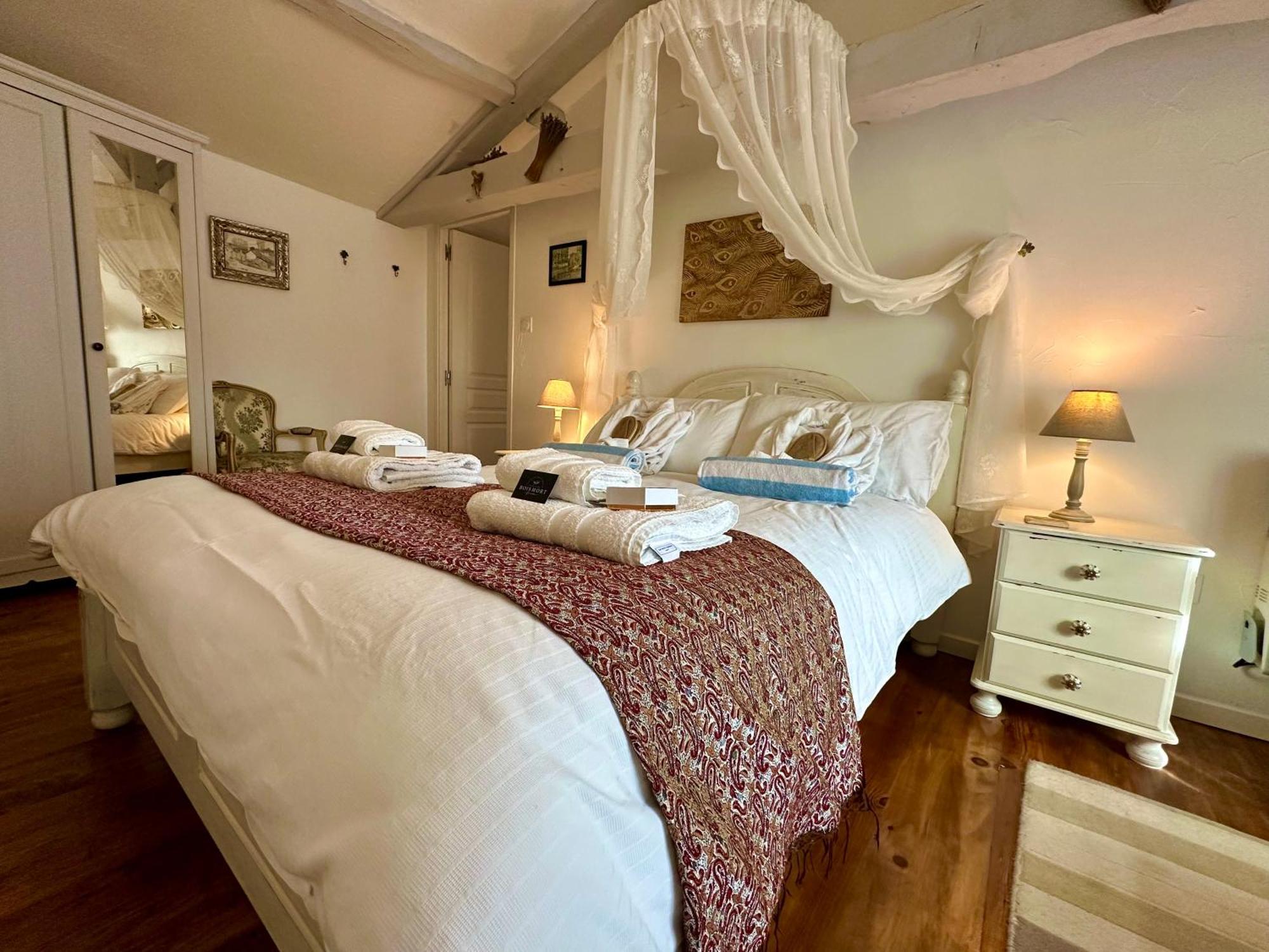 Villa A Bois Mort à Gourgé Extérieur photo